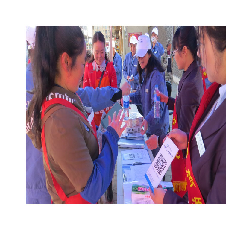 小-坚持节水优先，强化水资源管理——马龙区“世界水日”、“中国水周” 主题宣传活动顺利举行5.jpg