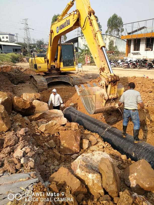 景谷县城学府路DN800供水主管道安装工程顺利完工1.jpg