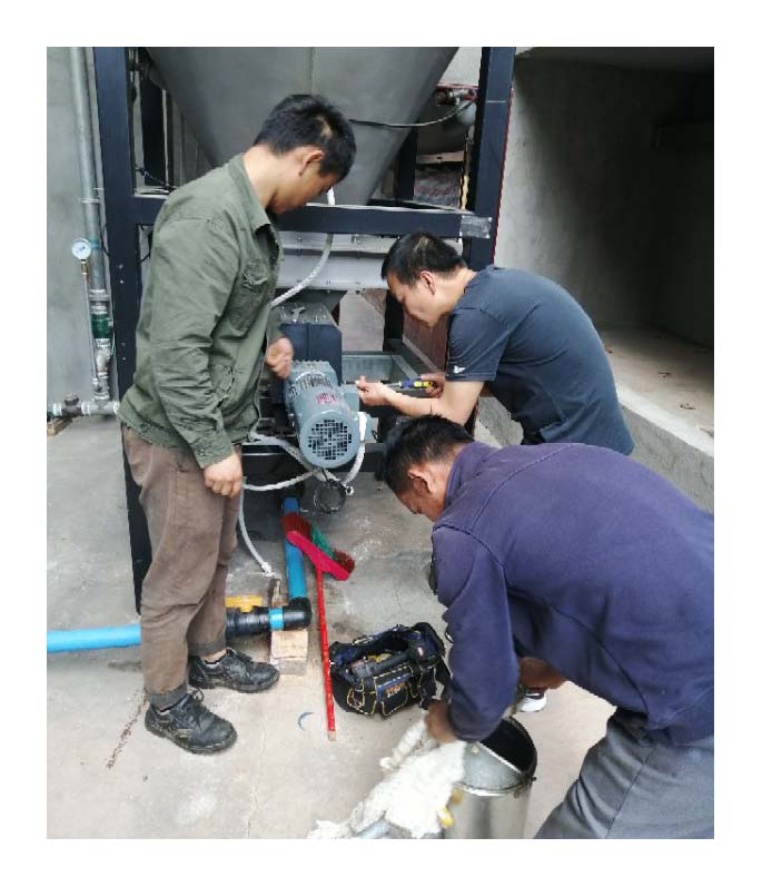 小-楚雄市供排水公司动力设备部检修二水厂活性炭投加设备.jpg