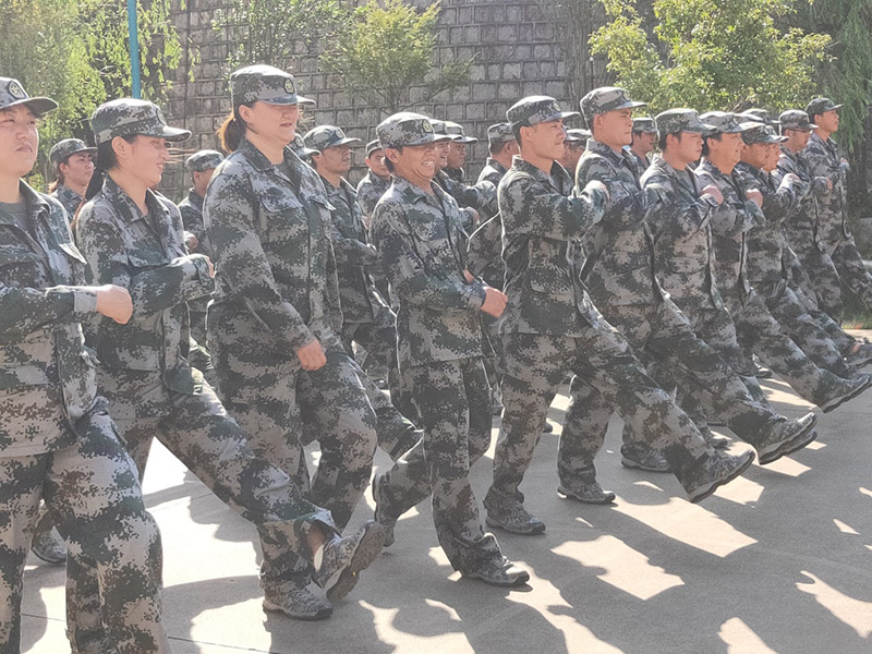 小-弥勒市供水公司进行军训活动3.jpg