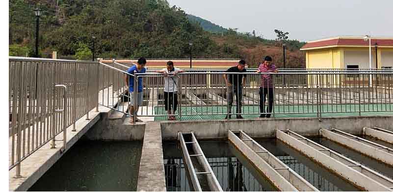 小-勐腊县副县长岩光坎代到新自来水厂检查抗旱保供水工作3.jpg