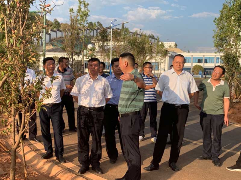 小-楚雄州委常委、市委书记李先祥到第四自来水厂视察城市供水工作2.jpg